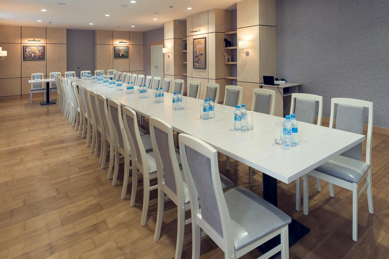 Aykun Hotel By Ag Hotels Group Astana Bagian luar foto