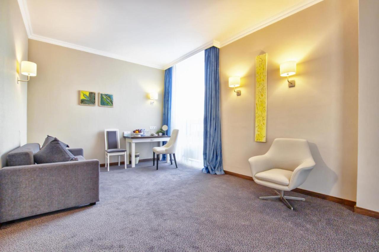 Aykun Hotel By Ag Hotels Group Astana Bagian luar foto